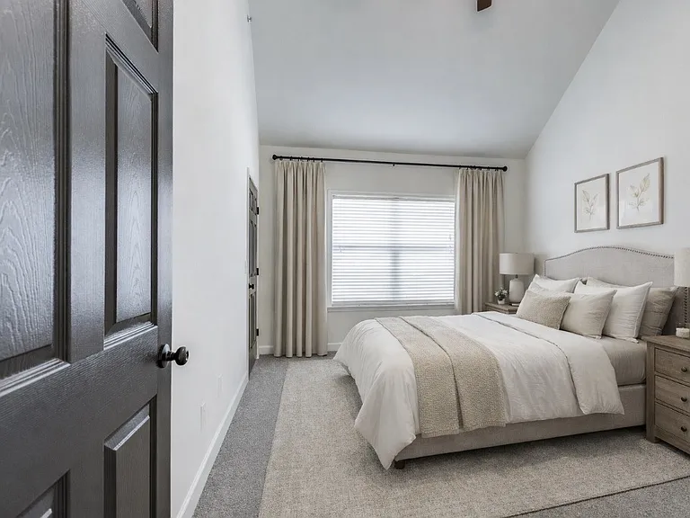 1002 McKenna Dr — Photo 13