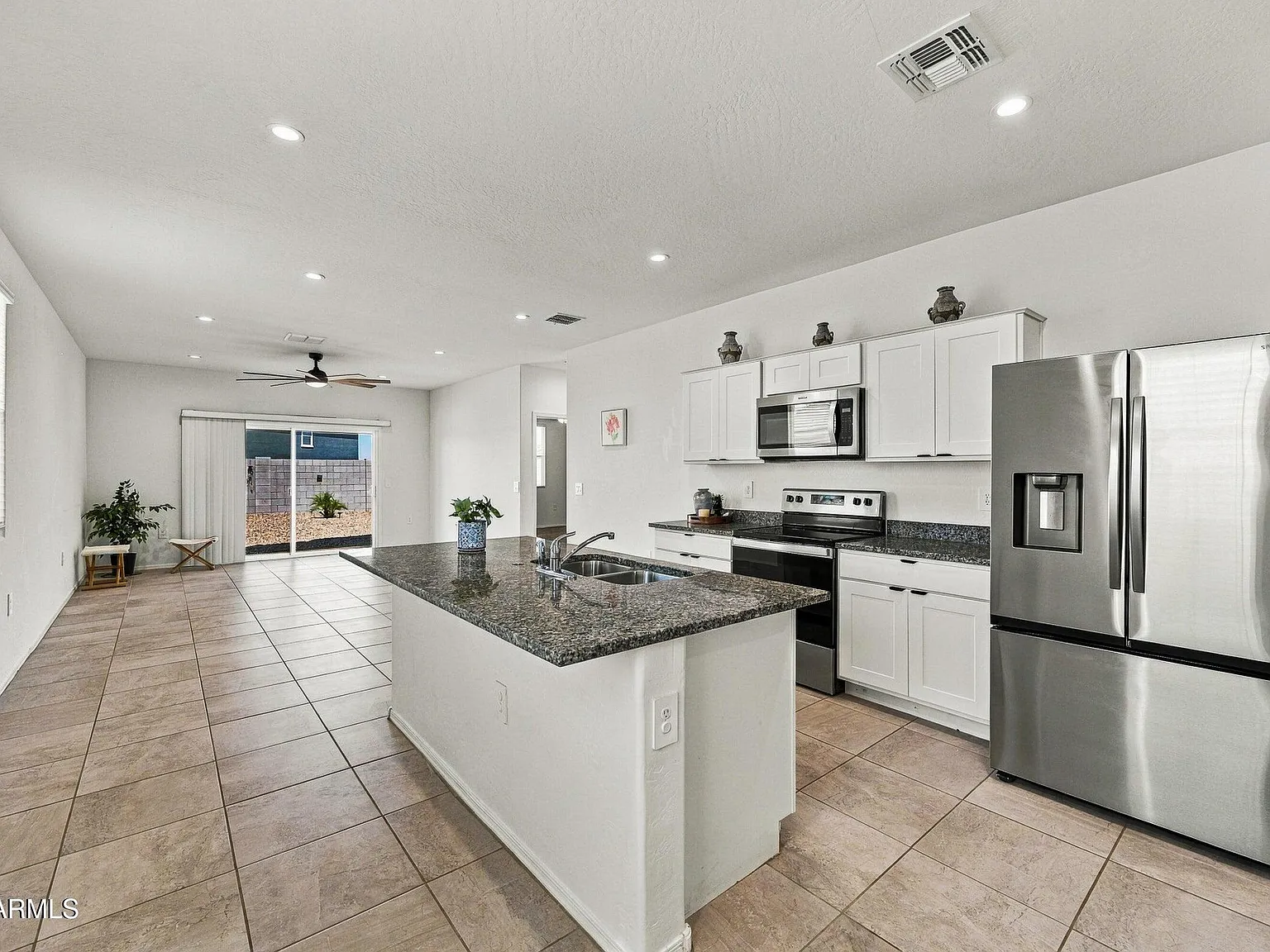3 bed, 2.0 bath, 1526 sqft, $1,595 — Photo 2