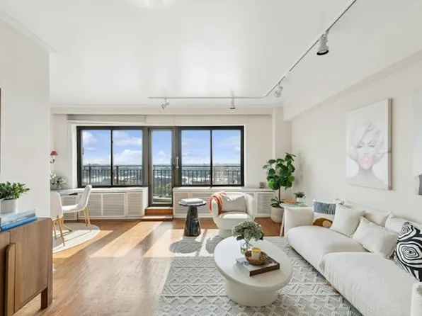 55 East End Avenue image 1 of 10
