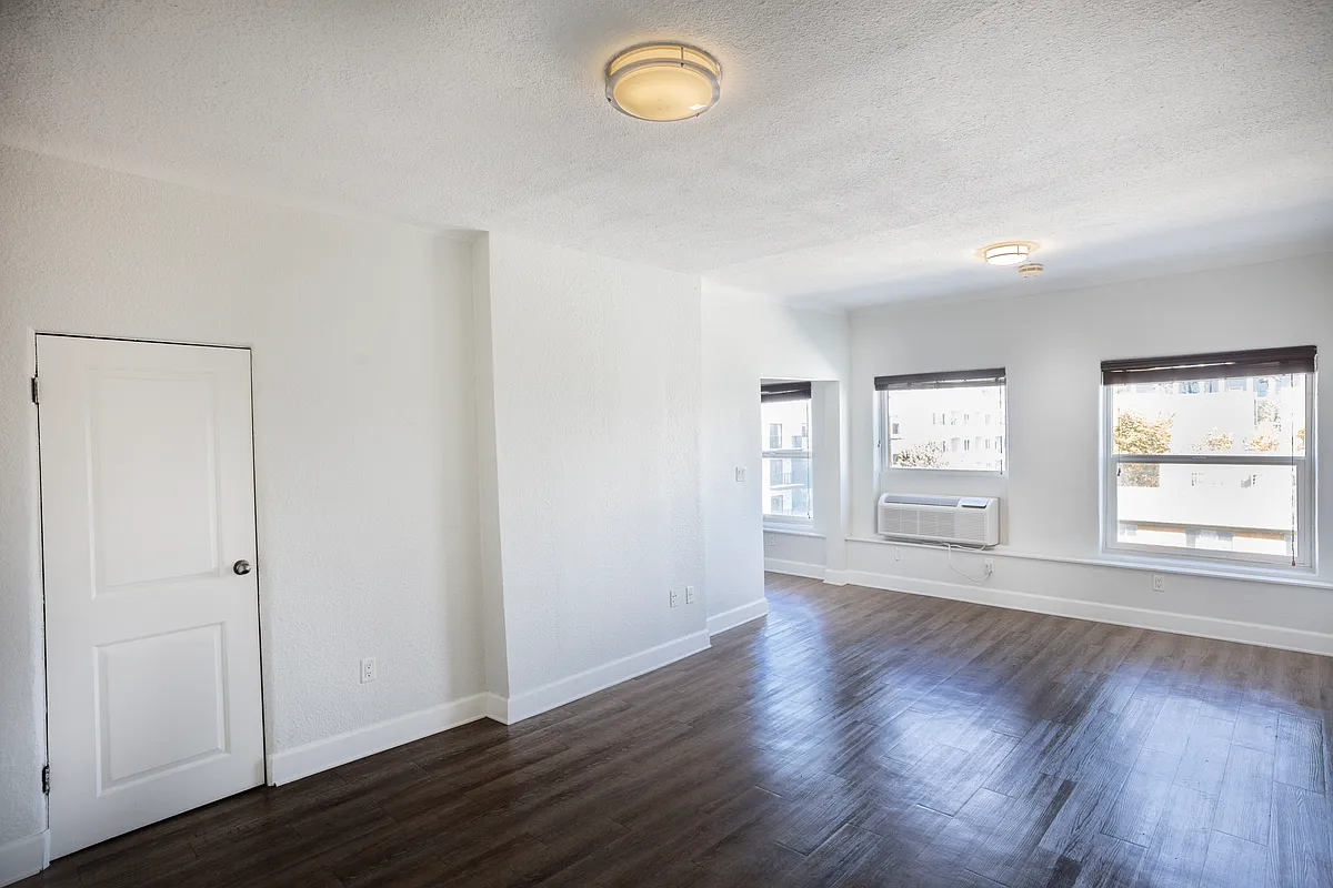 Building Photo - Bronson Lofts