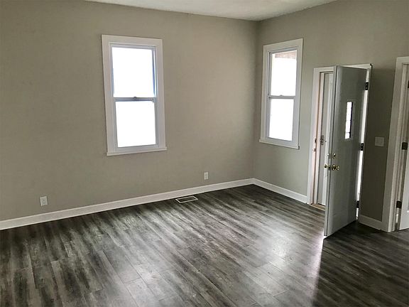 3rd image of 48 W Pennsylvania St