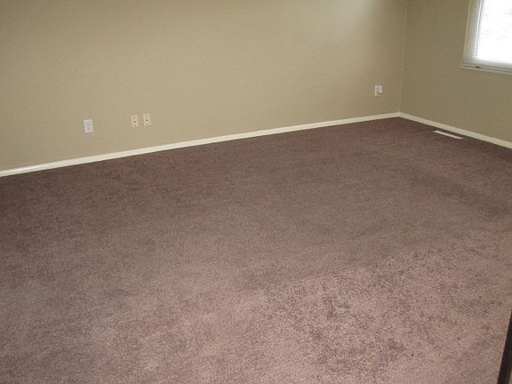 3rd image of 2574 Stonington Ave