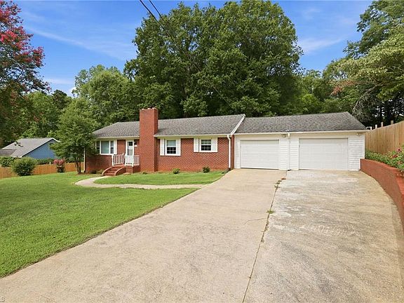 2nd image of 3652 Emma Ave