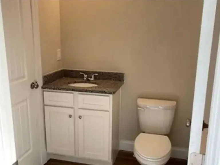 !! Get $100 Off !! 3br 2.5ba Home W/ Updated Kitchen Stainless Appliances Assigned Parking In Sal... — Photo 5