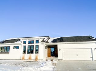 100 Helen Cir, Brookings, SD 57006