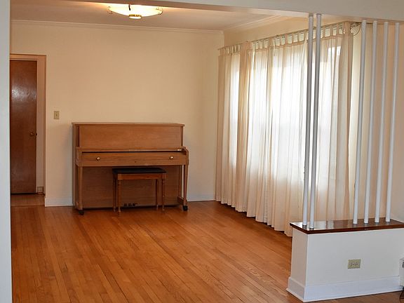 4th image of 231 N Larch Ave