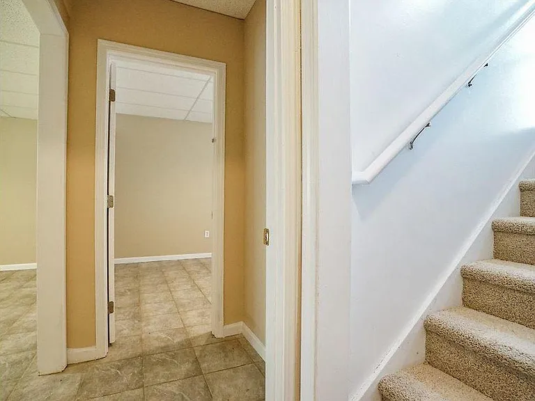 1935 Venesa Cir — Photo 57