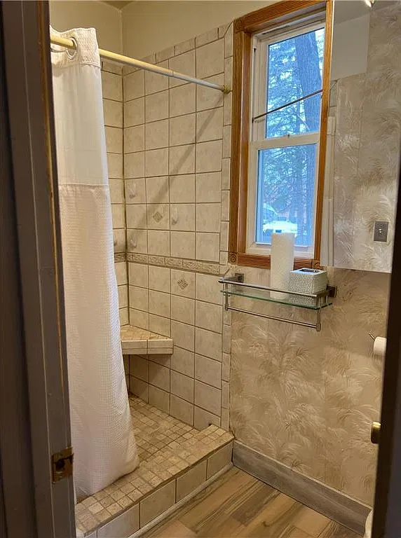 3 bed, 1200 sqft, $2,300 — Photo 3