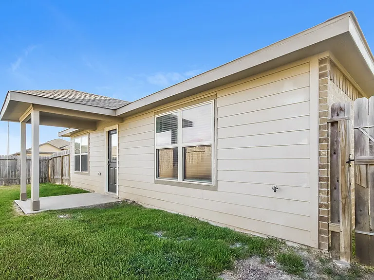 8102 Rose Petals Ln — Photo 16