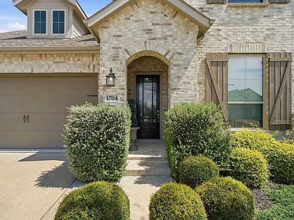3rd image of 1704 Snowdrop Dr