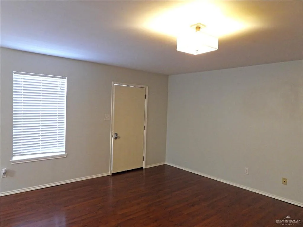 2 bed, 2.0 bath, 1066 sqft, $995 — Photo 3
