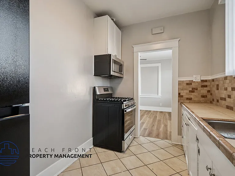 1141 Pine Ave — Photo 7