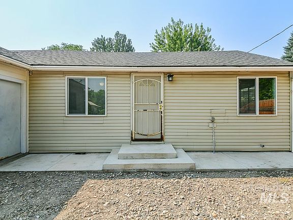 3rd image of 405 W Owyhee Ave