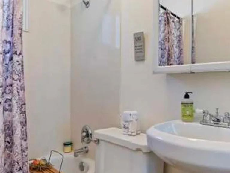1104 W Highland St — Photo 14