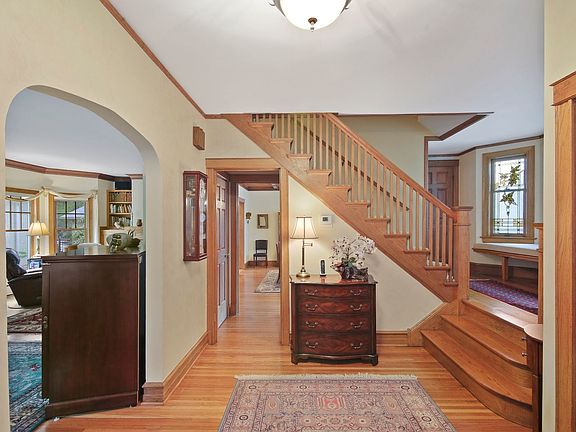 2nd image of 537 S Elmwood Ave