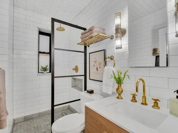 222 East 35th Street image 9 of 14