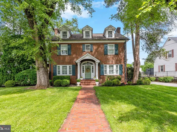 105 S Red Hill Rd, Martinsburg, WV 25401