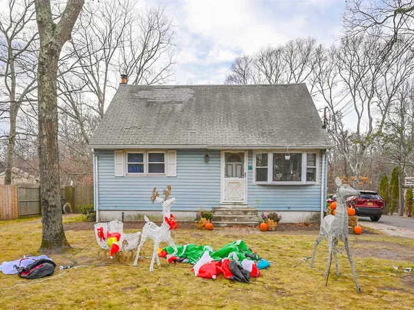 77 Peters Lane, Westhampton Beach, NY 11978