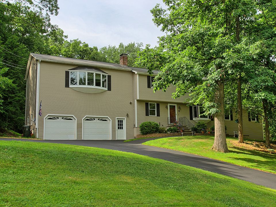 1st image of 8 Sparhawk Dr