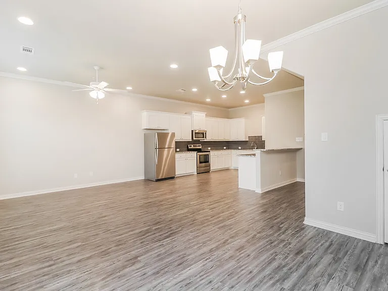 1213 Summerset Ln — Photo 7
