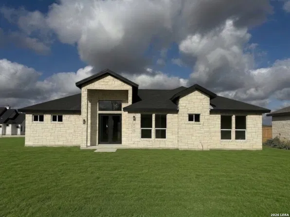 205 County Road 6812, Natalia, TX 78059