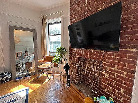2nd image of 1054 Bergen St #B2