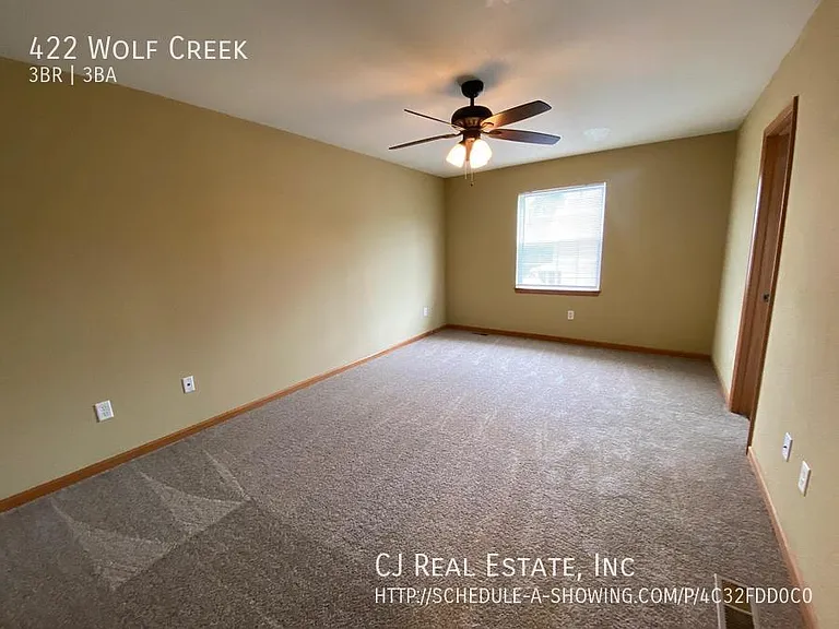 422 NE Wolf Creek Dr — Photo 6
