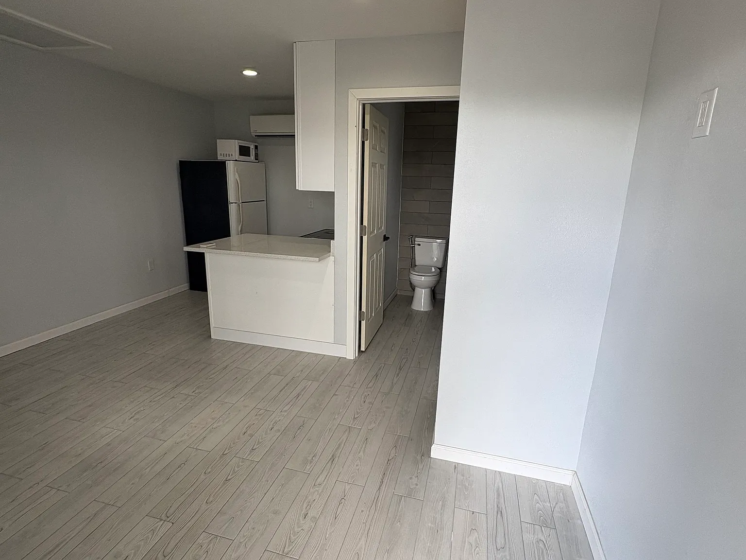 2308 9th St W — Photo 2