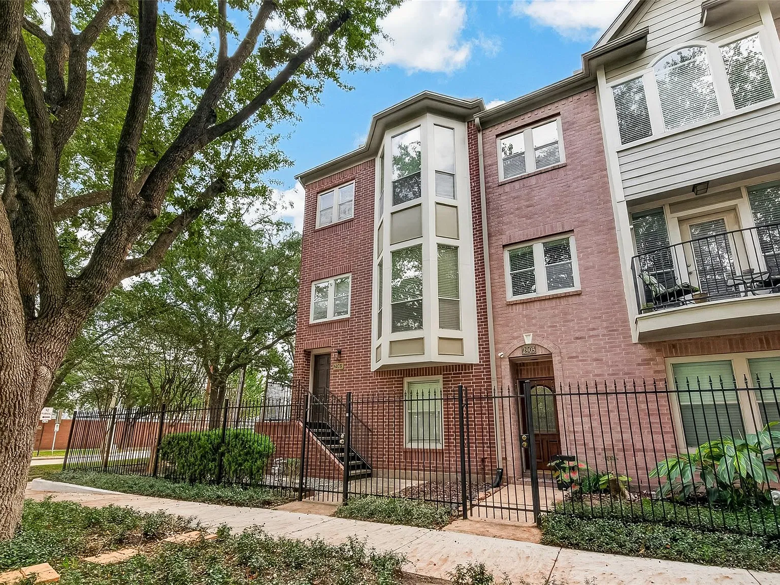 3 bed, 3.0 bath, 2002 sqft, $2,725 — Photo 1