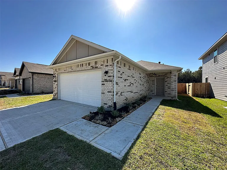 16544 Moss Ln — Photo 1