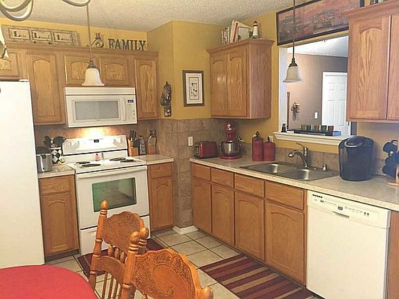 5th image of 1922 Timber Oaks Ln