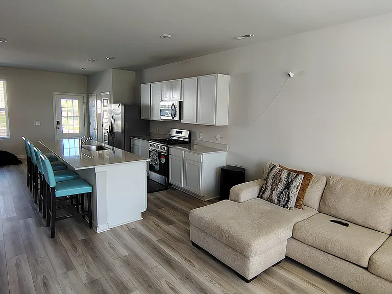 2719 Fordham St — Photo 4