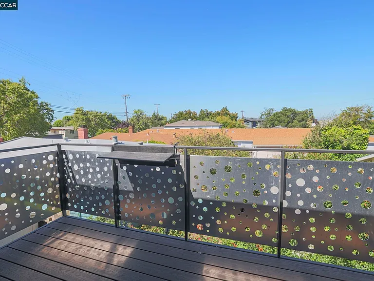 1325 Hopkins St — Photo 24