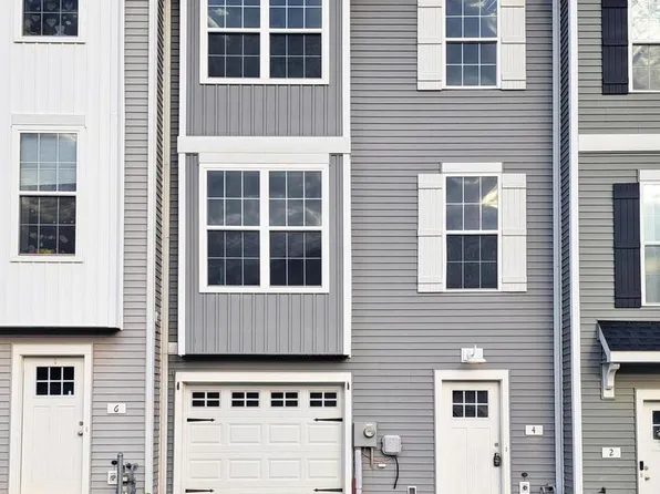 4 Pacer Dr, Hanover, PA 17331