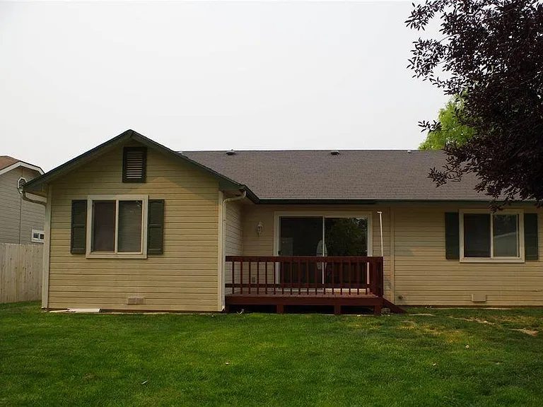 624 Alturas St — Photo 15