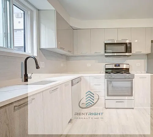 7621 N Sheridan Rd #3B Photo 1
