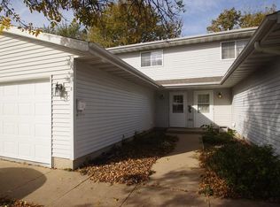 950 33rd Ave #B, Marion, IA 52302