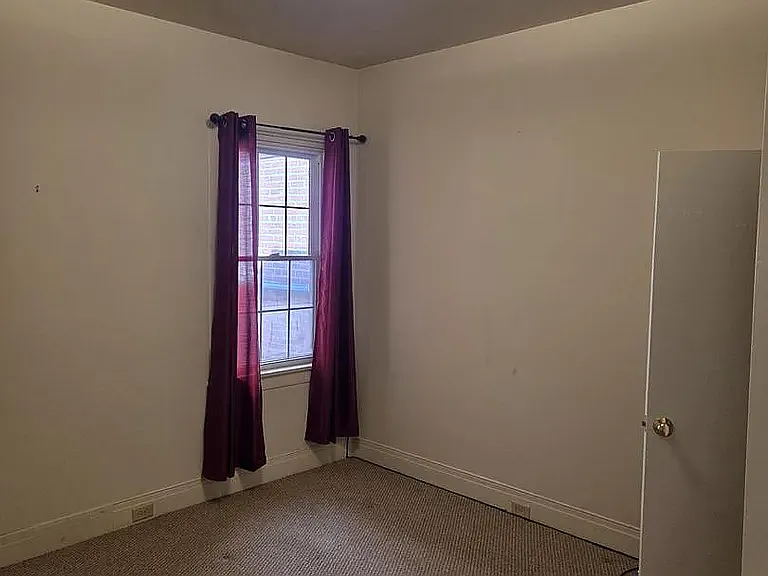 415 W King St — Photo 12