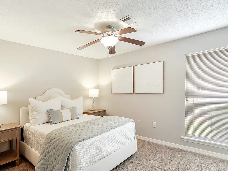 Lakeshore Pointe Apartment Homes — Photo 16