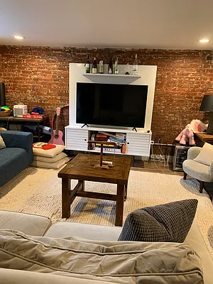 Rented by ERNY LLC | media 18