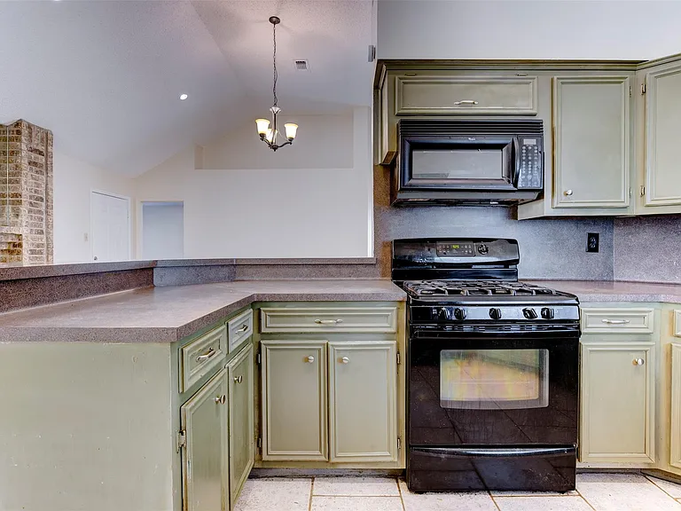 1906 Woodhue Dr — Photo 11