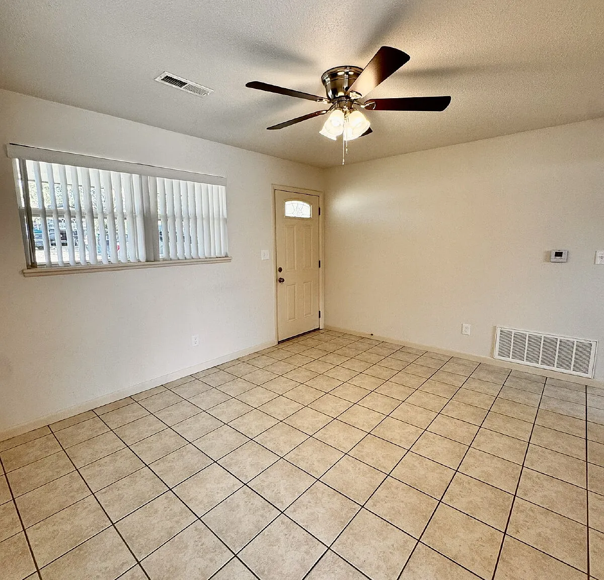 3 bed, 1.5 bath, 975 sqft, $1,475 — Photo 3