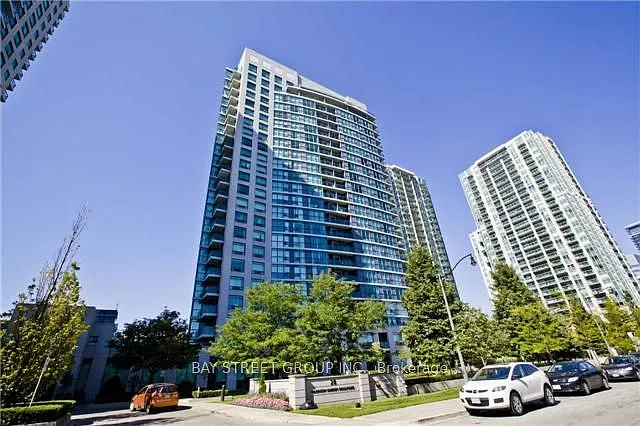 28 Harrison Garden Blvd #911 — Photo 2