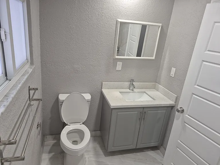 5939 NE 1st Ave — Photo 6