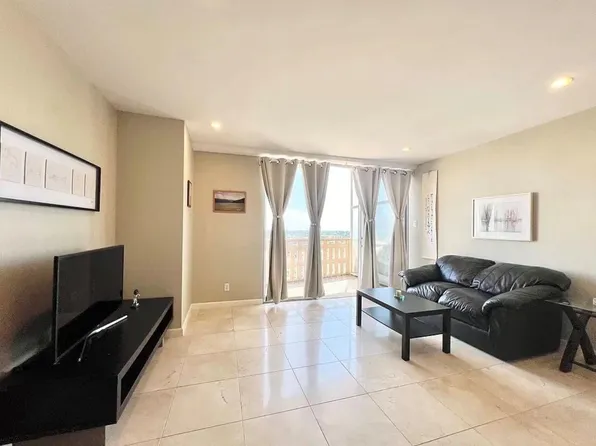 2016 Main St APT 1708, Houston, TX 77002