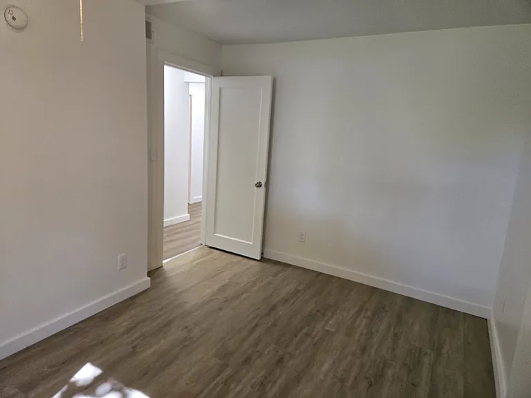 829 Kendall Ave S — Photo 11