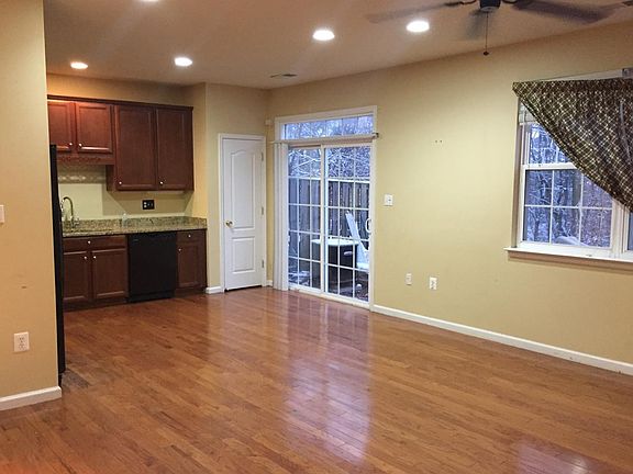 5th image of 215 Quinton Oaks Cir