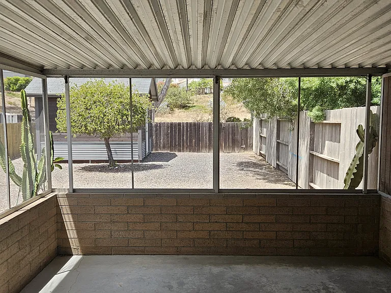 744 Foxglove St — Photo 3