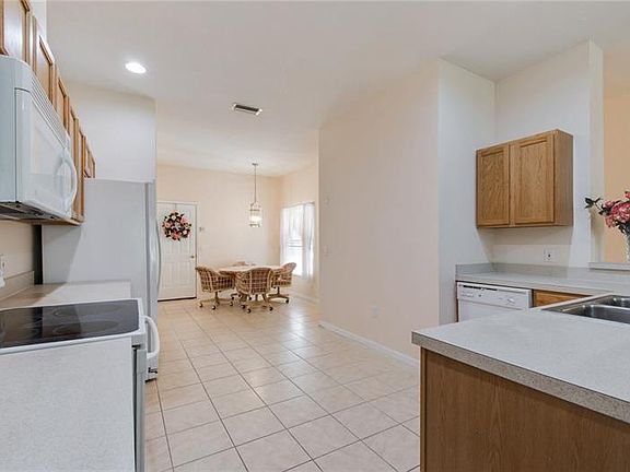 5th image of 10251 Devonshire Lake Dr