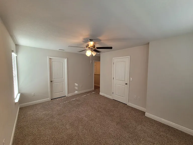 1933 Pointe Dr — Photo 8